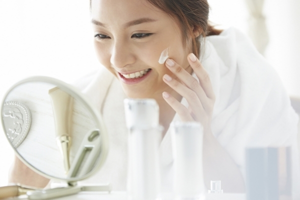 Vì sao dưỡng ẩm đúng cách sẽ giúp ngăn ngừa và trị mụn?