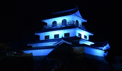 Light it Blue: Chiến dịch ủng hộ những nhân viên y tế