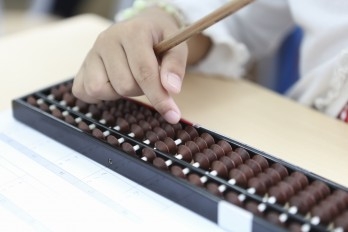 Toán SOROBAN, người bạn cùng trẻ trưởng thành