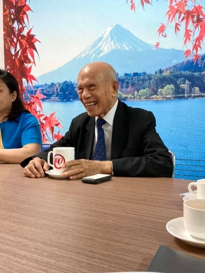 Thầy Nguyễn Đức Hòe nhận Huân chương Mặt trời mọc của Chính phủ Nhật Bản