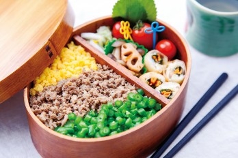 Cơm hộp ba màu Sanshoku Bento