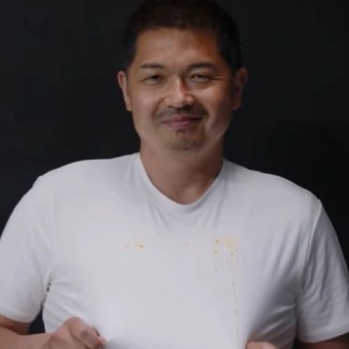 Loại bỏ lo lắng khi ăn uống với áo thun chống vết bẩn