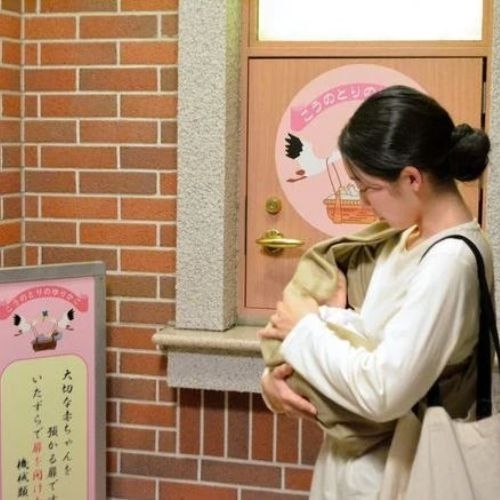 Hộp trẻ em: Nơi cưu mang những số phận bị bỏ rơi