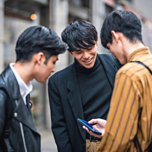 Bạn bè giả tạo: Phương thức kim tự tháp lừa đảo lan rộng ở Nhật