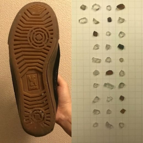 Bộ sưu tập sỏi dính ở đế giày của họa sĩ người Nhật