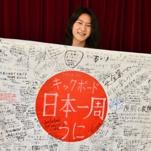 Chàng trai xuyên Nhật bằng xe scooter để thay đổi bản thân