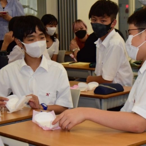 Trường học, công sở Nhật cởi mở hơn với chủ đề kinh nguyệt