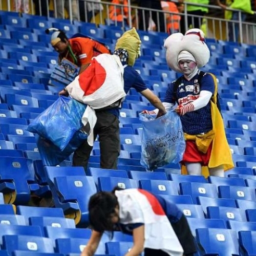 Dọn dẹp khán đài World Cup: Chuyện lạ thế giới, chuyện thường ở Nhật |  KILALA
