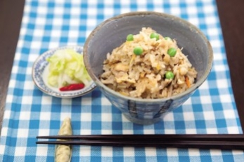 Cách làm cơm gà nấu rau củ kiểu Nhật