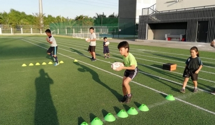 Lớp học bóng bầu dục trẻ em đầu tiên tại Sài Gòn