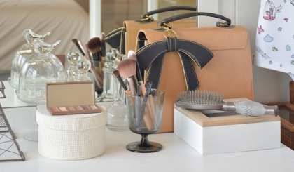 Nghệ thuật dọn dẹp bàn trang điểm 