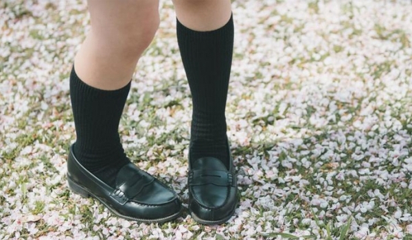 Đôi chân bồ câu của các cô gái Nhật