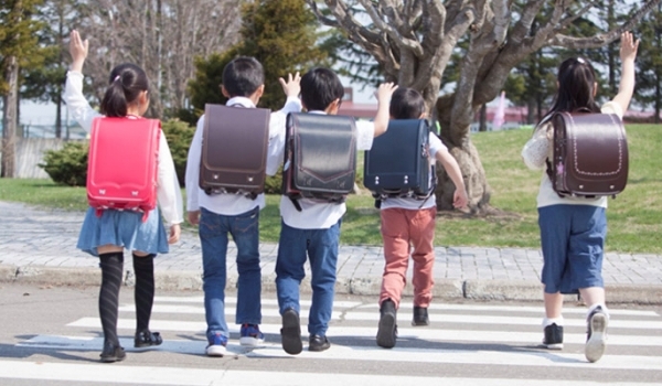 Đi học theo nhóm: cách trẻ em Nhật đến trường an toàn