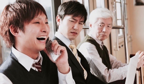 Vì sao Nhật Bản không cho phép gọi điện thoại trên xe điện?