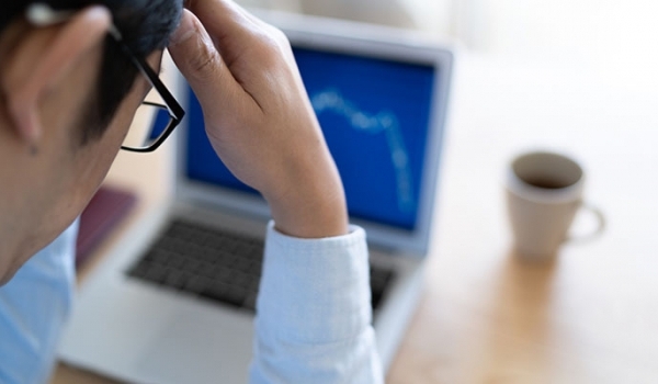 Nhật Bản rơi vào tình trạng suy thoái kinh tế