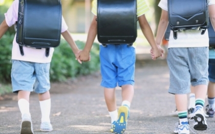 Mẹ Nhật chuẩn bị cho con đi bộ một mình đến trường thế nào?