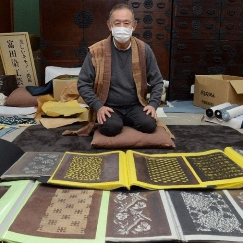Câu chuyện giữ nghề in hoa văn lên vải Edo Komon
