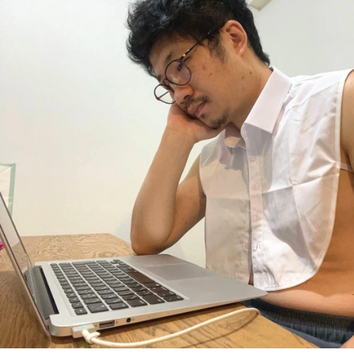 Giải phóng khỏi trang phục công sở với áo sơ mi “pha kè” 