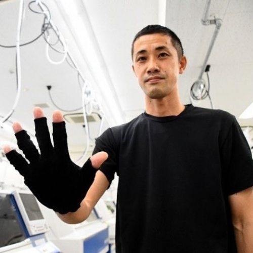 Găng tay phục hồi chức năng cho bệnh nhân Parkinson