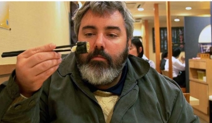 Ăn theo cách người Nhật, đạo diễn Mỹ giảm 25kg 