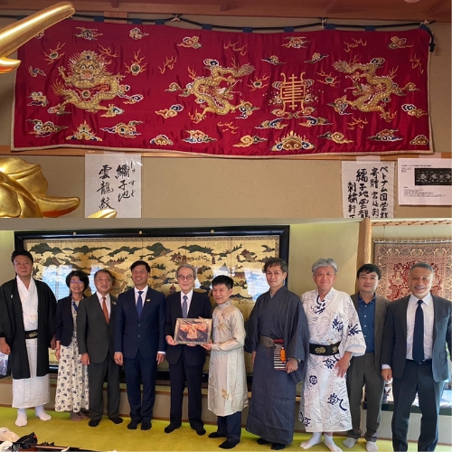 Lễ trao tặng rèm thêu Việt Nam tại Lễ hội Gion 2023