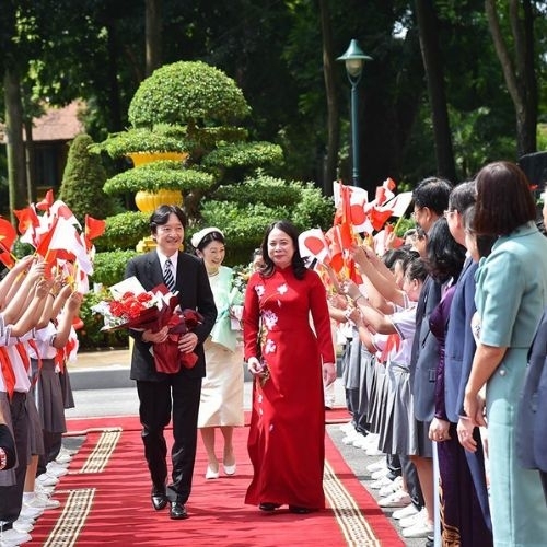 Hoàng Thái tử Nhật Bản Akishino đến thăm Việt Nam