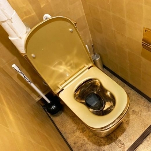 Trải nghiệm làm triệu phú tại Izakaya có nhà vệ sinh dát vàng