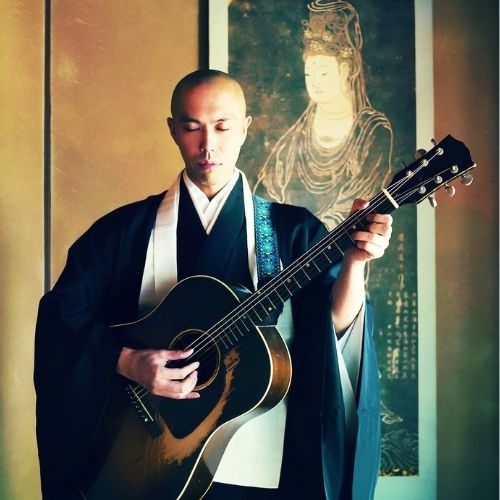 Kanho Yakushiji: Nhà sư gây sốt vì "rock hóa" những bài kinh