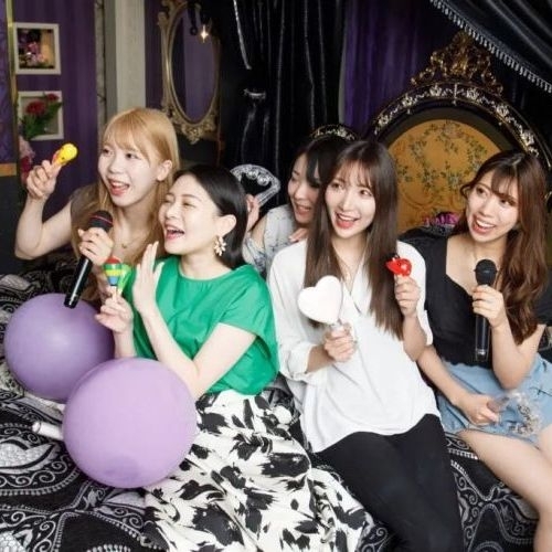 Thú vui lạ lùng của phái nữ Nhật: Đến love hotel để. hát karaoke