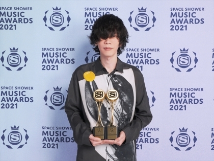 Yonezu Kenshi thắng lớn tại Space Shower Music Award 2021