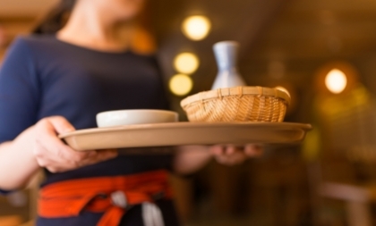 Khách sạn cổ Nhật Bản áp dụng hình thức tự phục vụ, giảm giá phòng