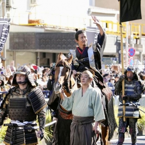 Hóa thân thành Nobunaga, KimuTaku thu hút gần nửa triệu người đến lễ hội
