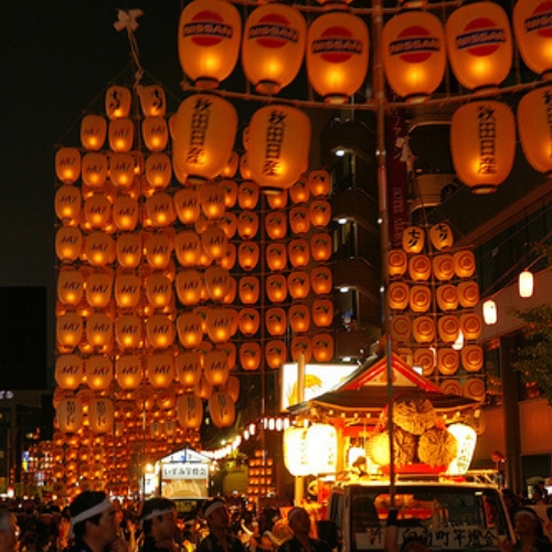 Lễ hội Akita Kanto: Bầu trời đêm rực rỡ với 10.000 đèn lồng