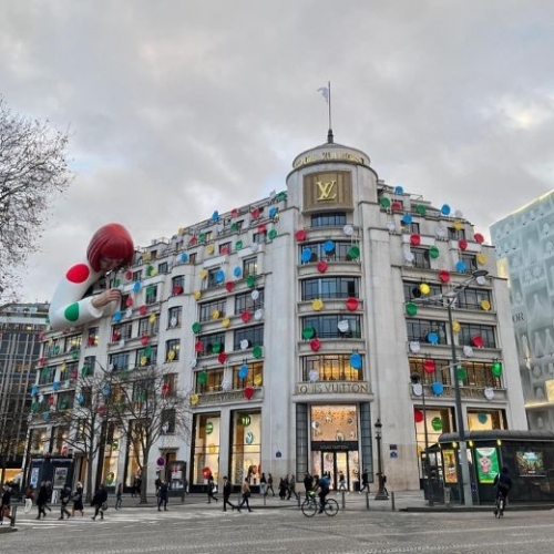 Cú bắt tay ấn tượng của Louis Vuitton và Yayoi Kusama sau 10 năm
