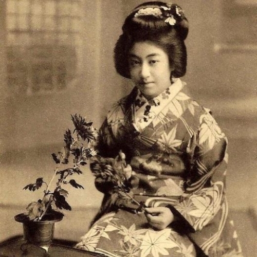 Geisha Manryu: Biểu tượng của bưu thiếp Nhật, từng bị cấm đến trường vì quá xinh đẹp