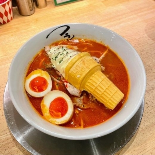 Nhà hàng Nhật Bản gây sốt với mì Ramen kết hợp kem ốc quế