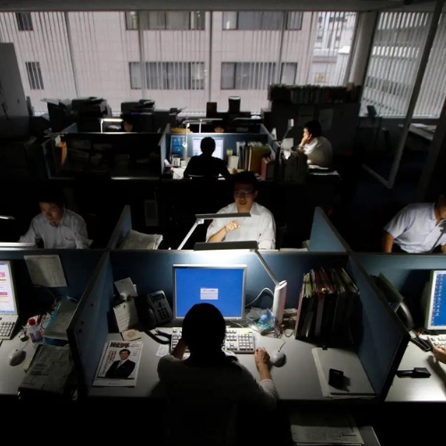 Tăng ca ảnh hưởng ra sao đến quyết định chuyển việc của người Nhật?