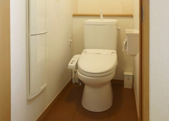 Vì sao toa-lét ở Nhật luôn sạch sẽ? 