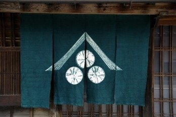 Noren, chiếc rèm cửa duyên dáng của xứ Phù Tang