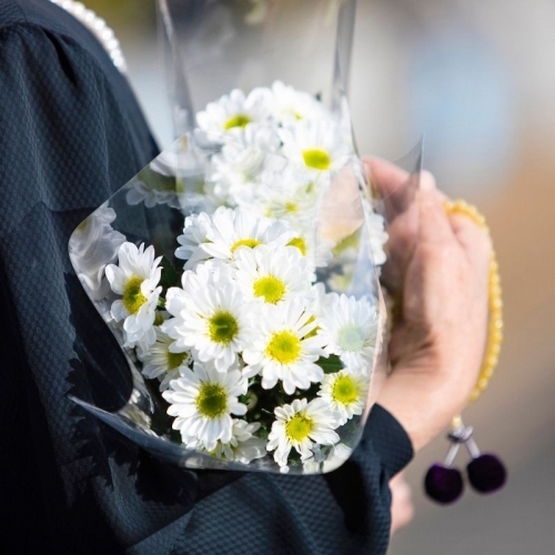 Người Nhật tặng quà gì cho người thân trước khi hoả táng?