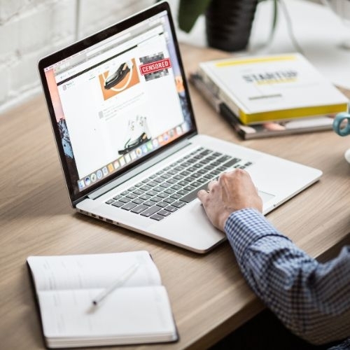 Người dùng internet Nhật phải đối mặt với quảng cáo phản cảm