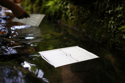 Mizuura Mikuji: Quẻ bói nước độc đáo của Nhật Bản