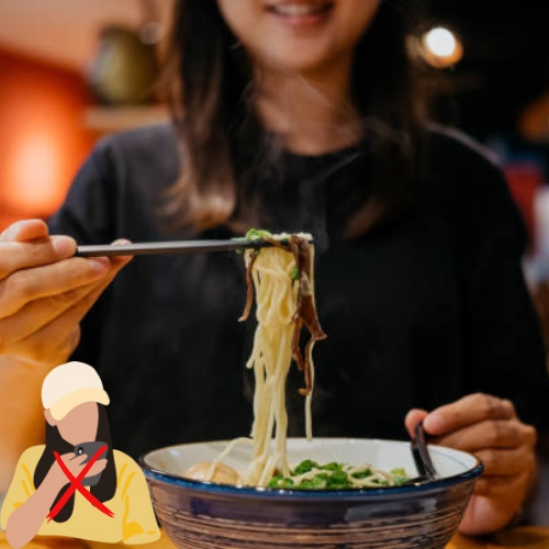 Cửa hàng Ramen ở Tokyo cấm thực khách xem video trong khi ăn