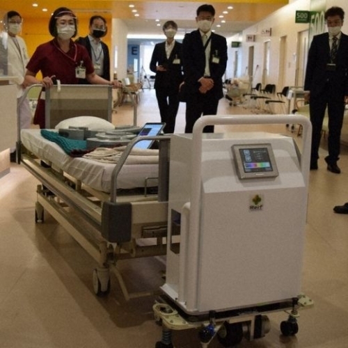 Nhật thử nghiệm robot hỗ trợ di chuyển giường bệnh