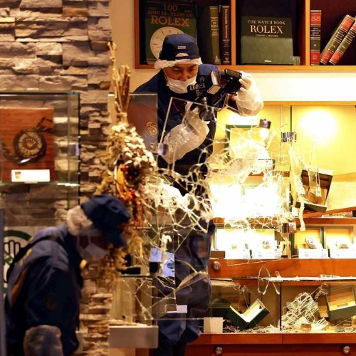 Thấy gì từ vụ cướp đồng hồ Rolex ở Ginza?