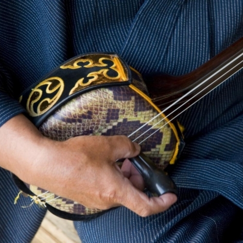 Đàn Sanshin bọc da trăn huyền bí của vùng Okinawa