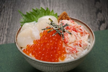 Ăn cơm trứng lòng đào, cơm tô 3 màu siêu ngon ở Mombetsu