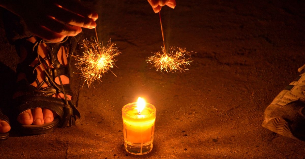 Pháo hoa Senko Hanabi: Lời tạm biệt mùa hè đượm buồn | KILALA