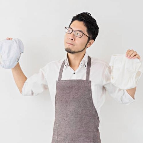 Nghịch lý tại Nhật: Cha mẹ phải mang tã bẩn của con từ trường về nhà