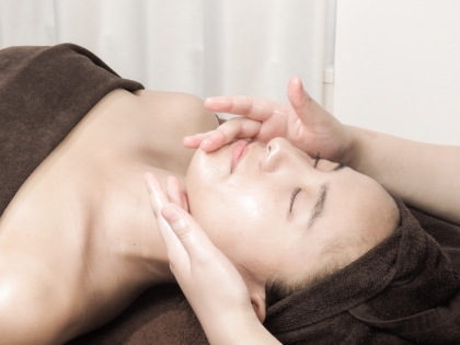 Trẻ hơn 10 tuổi chỉ trong 2 tuần với phương pháp mát-xa Tanaka